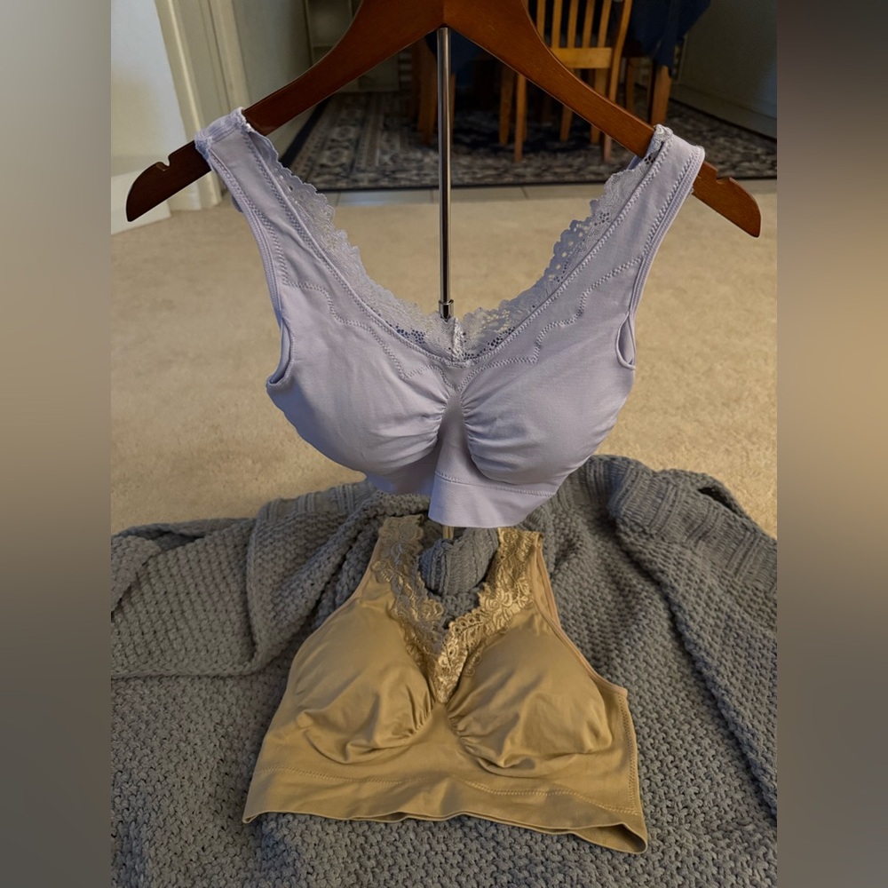 NWT Rhonda Shear 2X Beautiful Lavender and Beige Lace Bralette Duo
